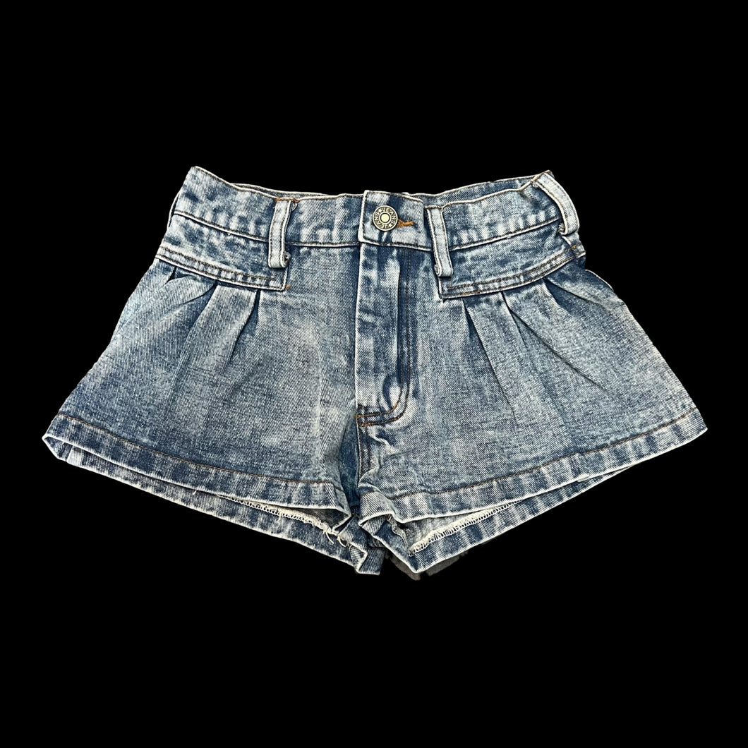 FRONT PLEAT DENIM SHORT