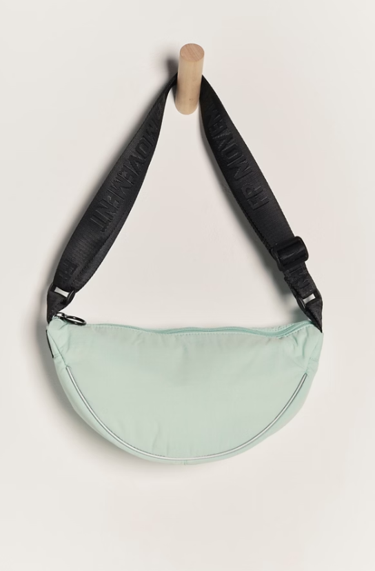 BULLS EYE SLING BAG- PISTACHIO