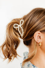 Load image into Gallery viewer, PEARL BOW CLAW CLIP