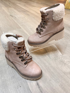 FLAME BOOT - LT PINK